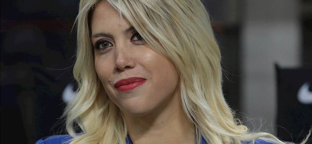 Copertina: Wanda Nara accende i social: il videoclip è 'rovente'