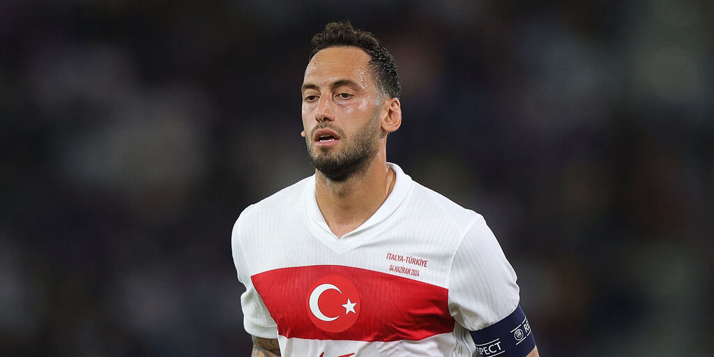 Copertina: Calhanoglu, rigore disastroso e gol annullato: cosa è successo contro l'Islanda