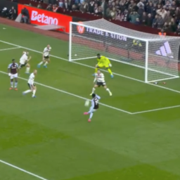 Dalot salva lo United: l'ex Milan eroico contro l'Aston Villa Copertina: Dalot salva lo United: l'ex Milan eroico contro l'Aston Villa