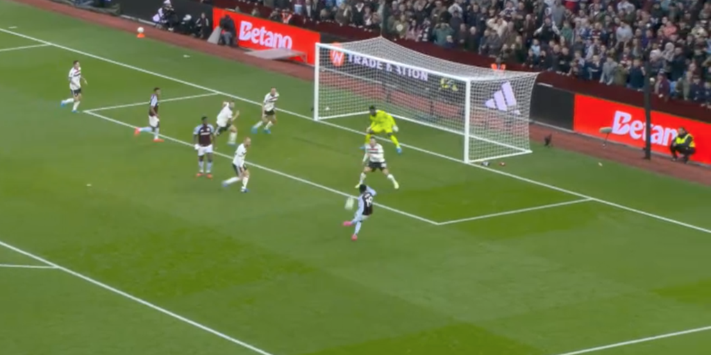 Copertina: Dalot salva lo United: l'ex Milan eroico contro l'Aston Villa