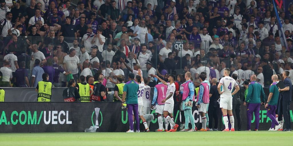 Copertina: Olympiacos-Fiorentina, attimi di tensione sugli spalti: cosa è successo