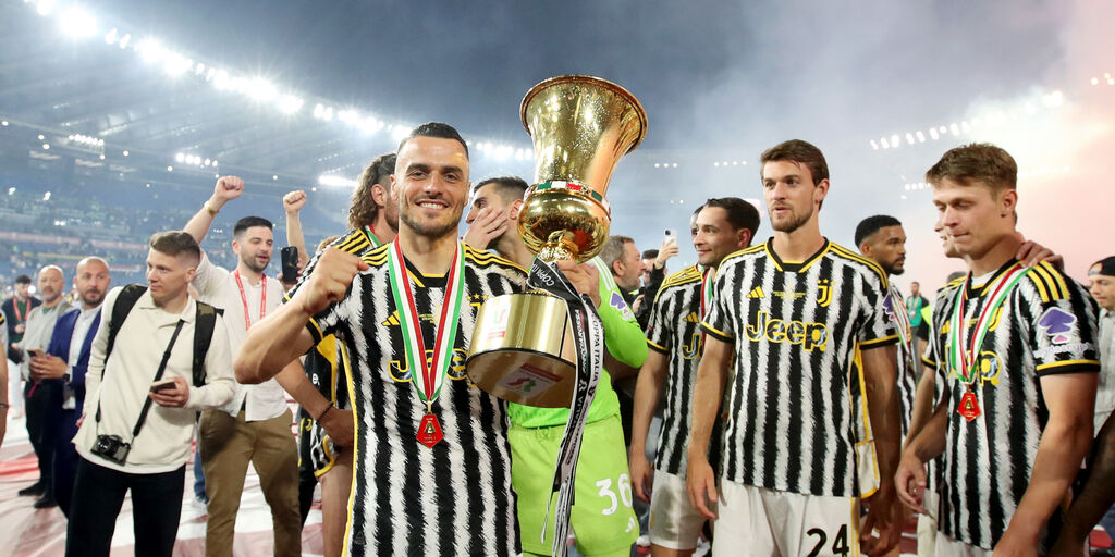 Copertina: UFFICIALE - Kostic lascia il Fantacalcio: passa in prestito al Fenerbahce