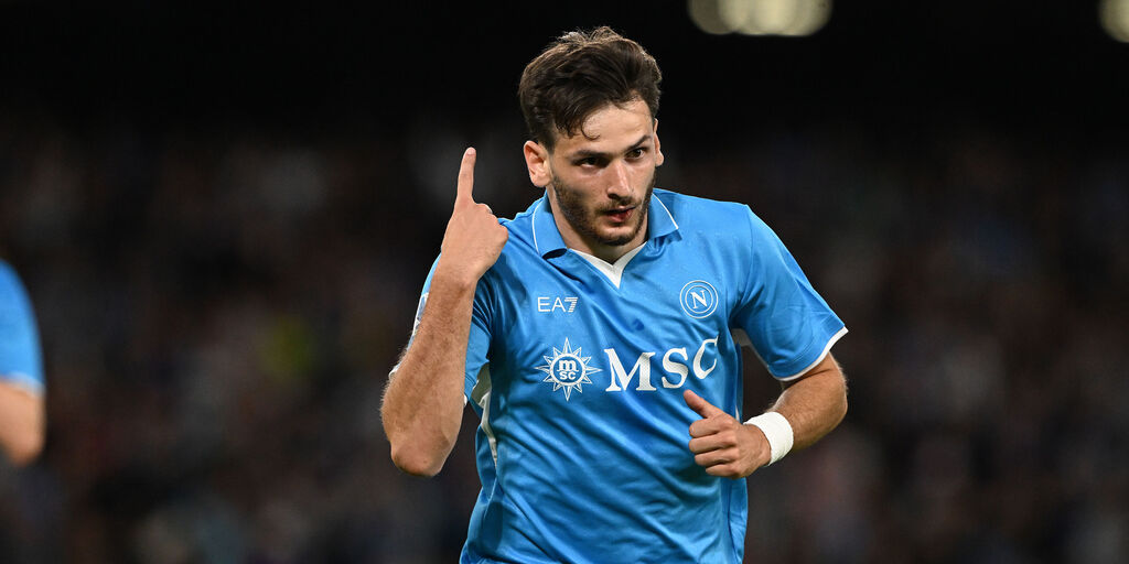 Copertina: Politano e Kvara piegano il Monza: il Napoli vola in testa alla classifica
