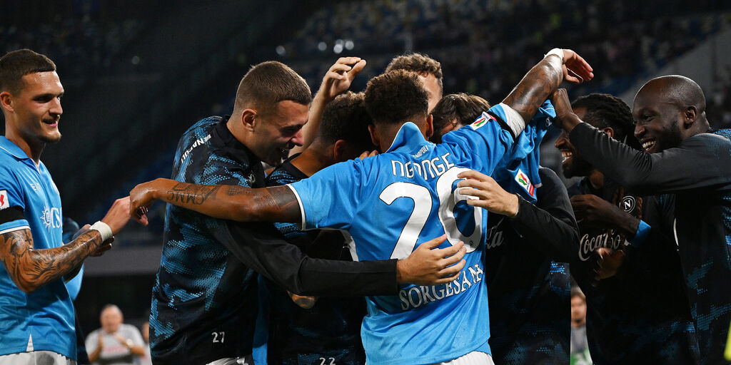 Copertina: Coppa Italia: Napoli a valanga sul Palermo, in copertina c'è Ngonge