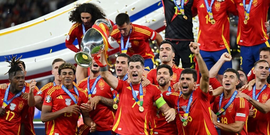 Copertina: Spagna in delirio: i festeggiamenti per la vittoria dell'Europeo