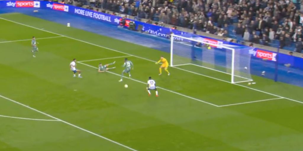 Copertina: Erroraccio di Udogie: il Brighton ribalta il Tottenham
